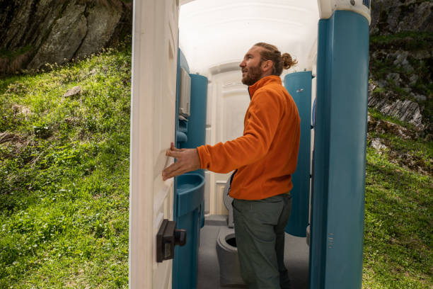 Best Porta potty delivery and setup  in Elsmere, DE